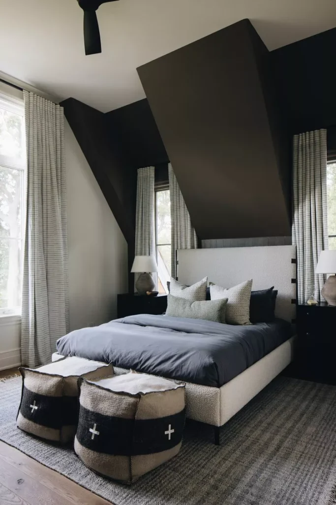 ایجاد تضاد بصری با استفاده از رنگ در عناصر ساختاری سقف